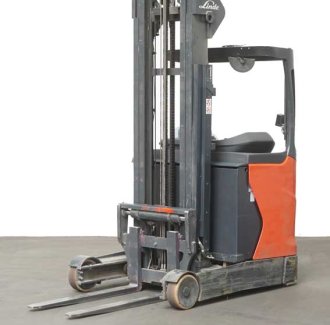 Linde reach truck