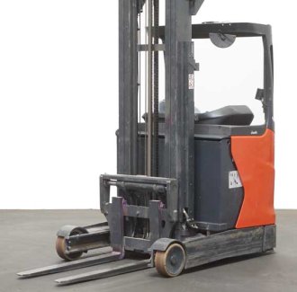 Linde reach truck